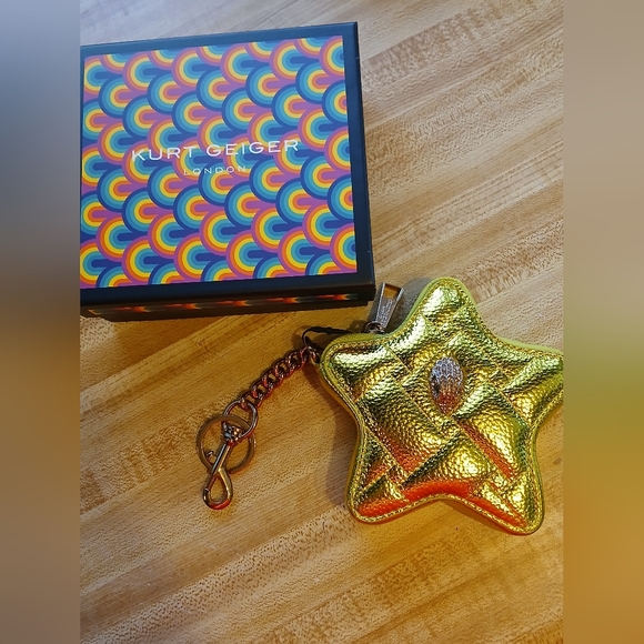 Kurt Geiger NWT/NIB Metallic Yellow Star Bag Charm / Keychain - Picture 2 of 5